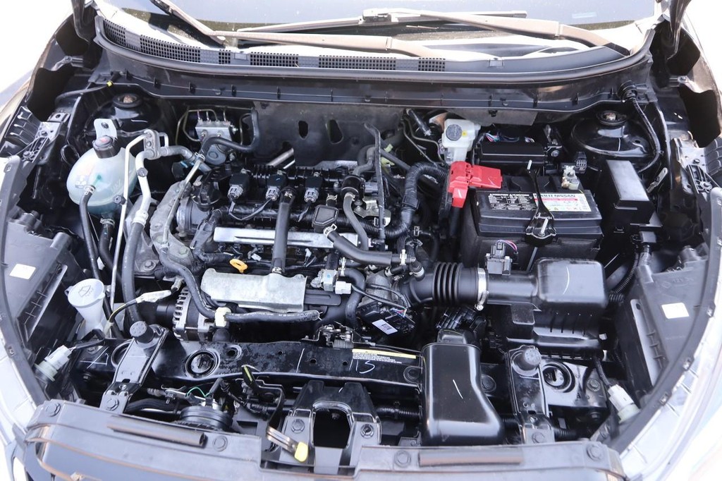 Nissan Kicks Vehicle Full-screen Gallery Image 27