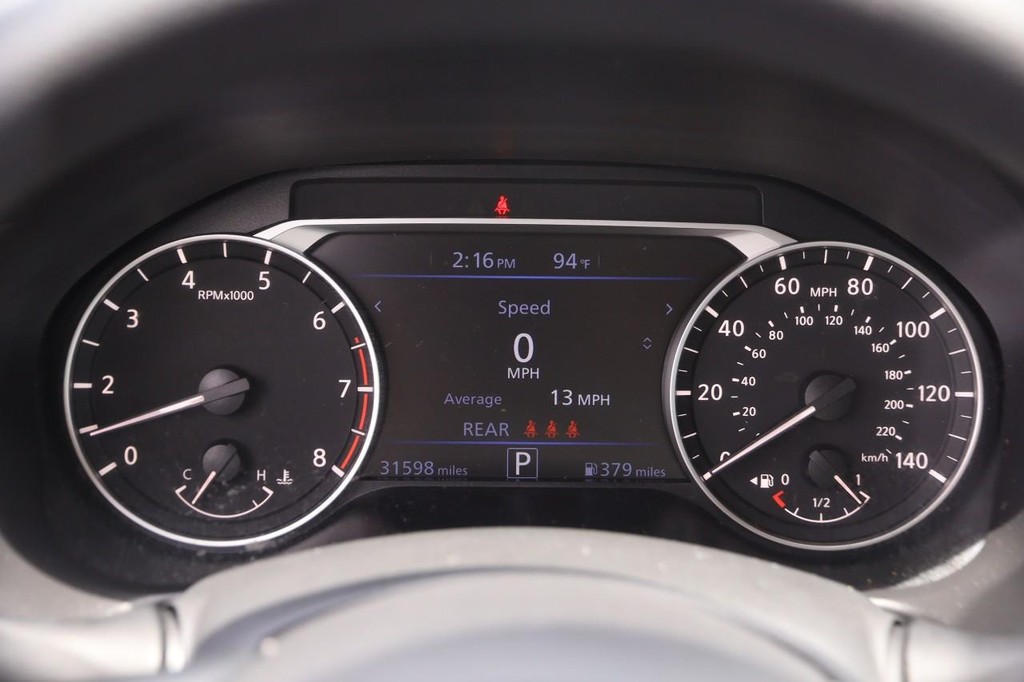 Nissan Altima Vehicle Full-screen Gallery Image 13