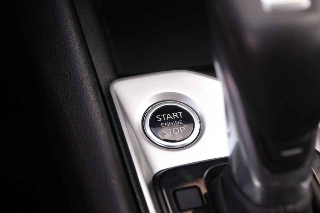 Nissan Altima Vehicle Full-screen Gallery Image 14