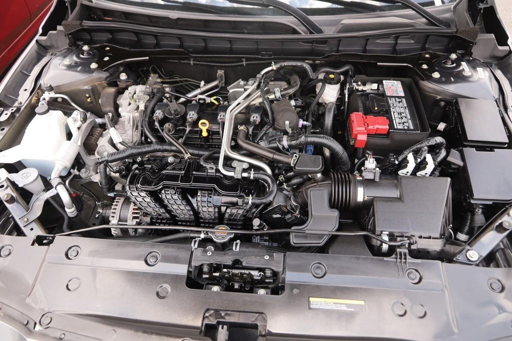 Nissan Altima Vehicle Full-screen Gallery Image 25