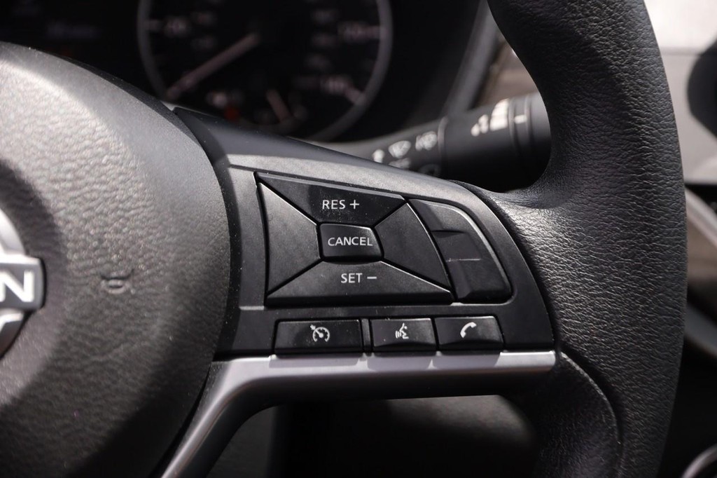 Nissan Altima Vehicle Full-screen Gallery Image 12