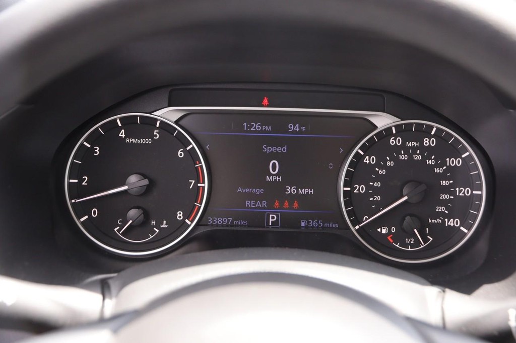 Nissan Altima Vehicle Full-screen Gallery Image 13