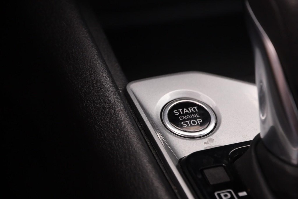 Nissan Altima Vehicle Full-screen Gallery Image 18