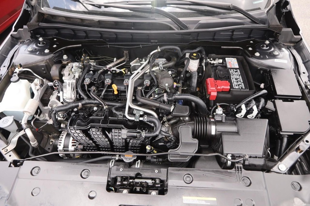 Nissan Altima Vehicle Full-screen Gallery Image 26