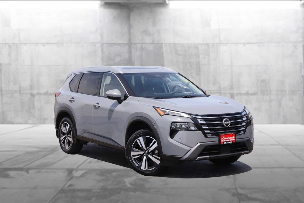 Nissan Rogue Vehicle Full-screen Gallery Image 2