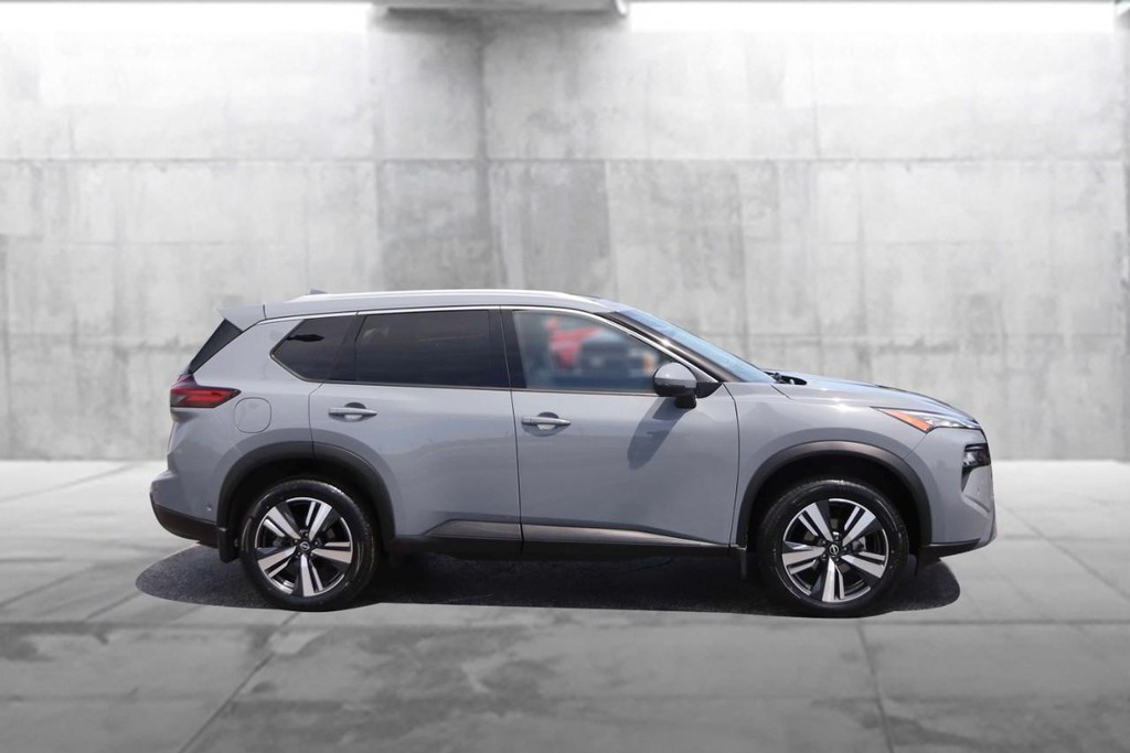 Nissan Rogue Vehicle Full-screen Gallery Image 5
