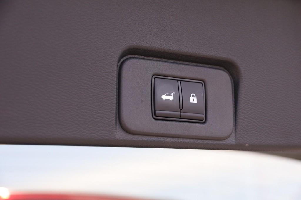 Nissan Rogue Vehicle Full-screen Gallery Image 8