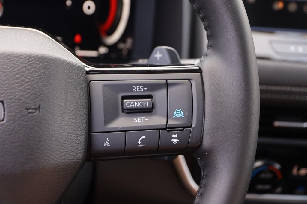 Nissan Rogue Vehicle Full-screen Gallery Image 14