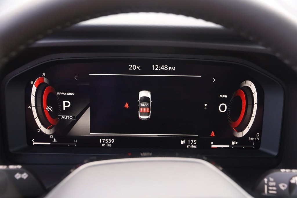 Nissan Rogue Vehicle Full-screen Gallery Image 15