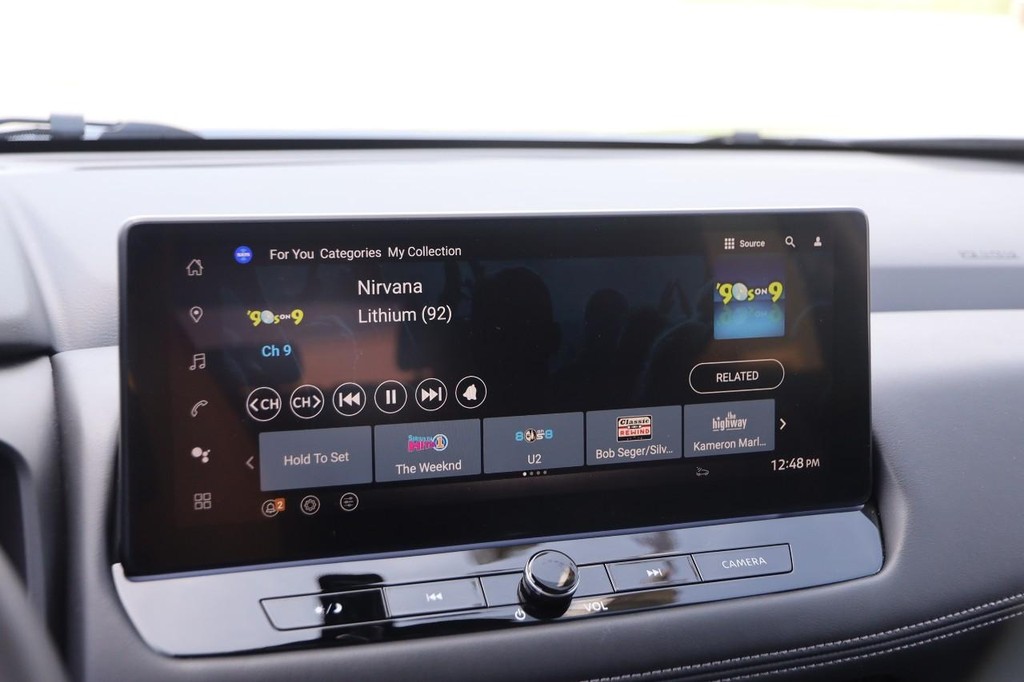 Nissan Rogue Vehicle Full-screen Gallery Image 17