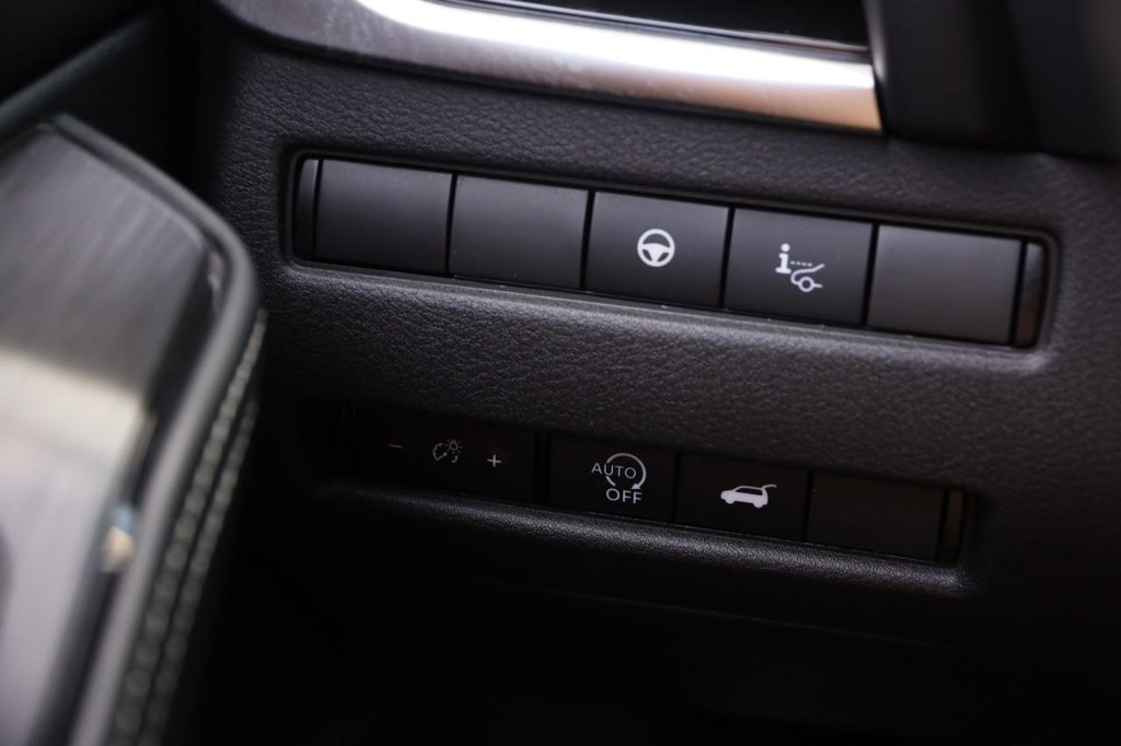 Nissan Rogue Vehicle Full-screen Gallery Image 21