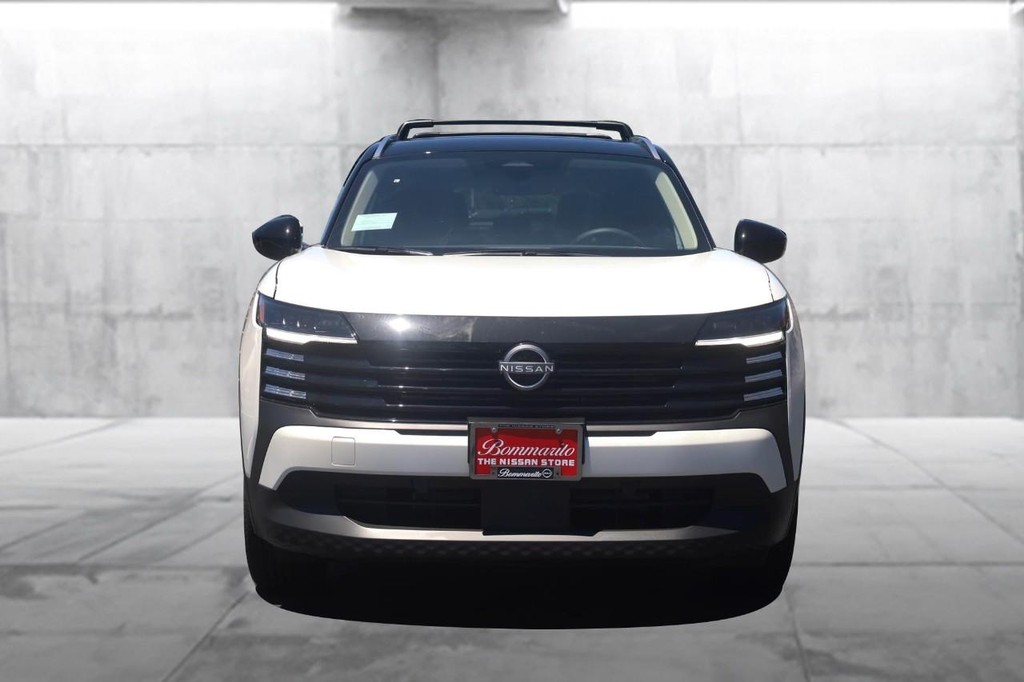 Nissan Kicks Vehicle Full-screen Gallery Image 4