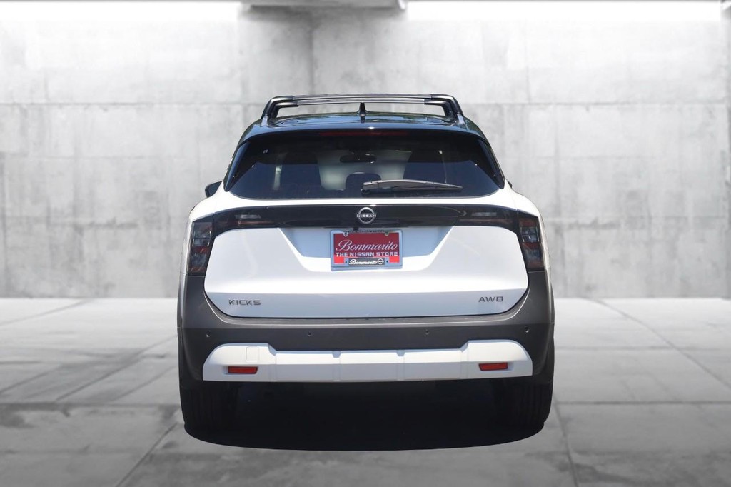 Nissan Kicks Vehicle Full-screen Gallery Image 6
