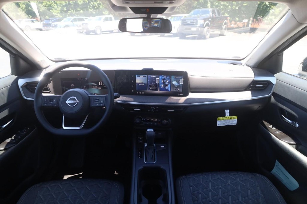 Nissan Kicks Vehicle Full-screen Gallery Image 7