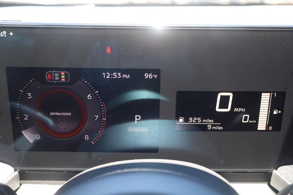 Nissan Kicks Vehicle Full-screen Gallery Image 12