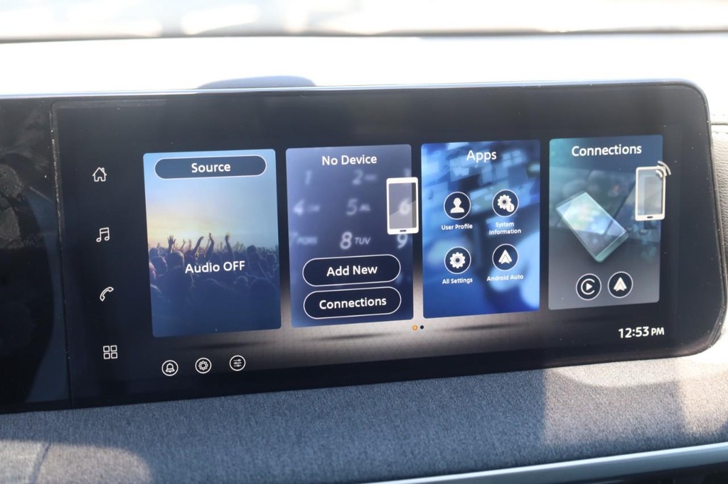 Nissan Kicks Vehicle Full-screen Gallery Image 13