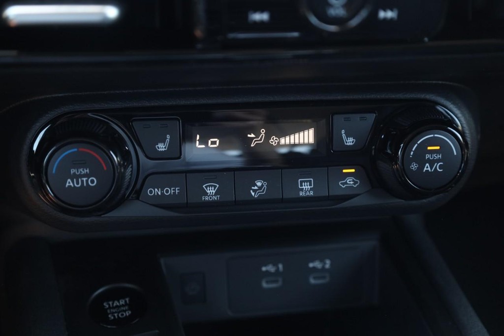 Nissan Kicks Vehicle Full-screen Gallery Image 15