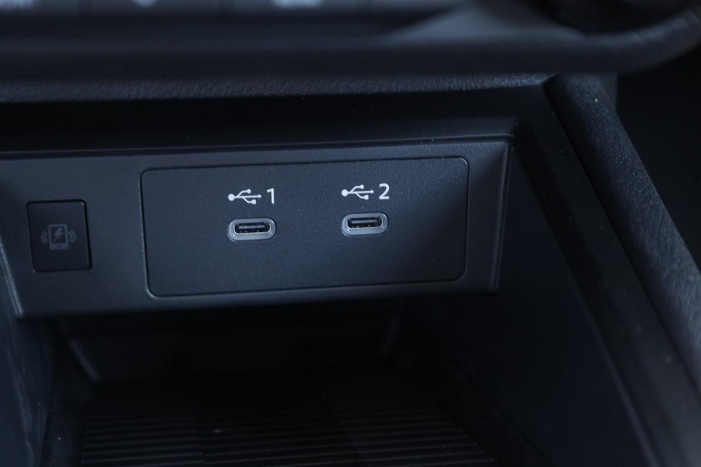 Nissan Kicks Vehicle Full-screen Gallery Image 16