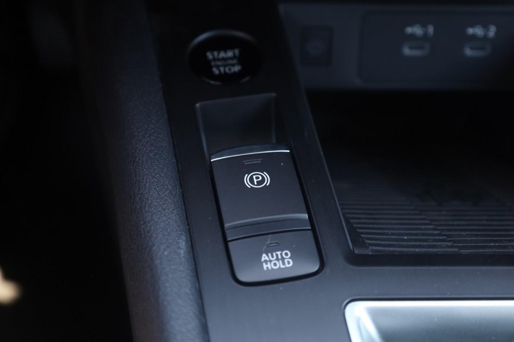 Nissan Kicks Vehicle Full-screen Gallery Image 17