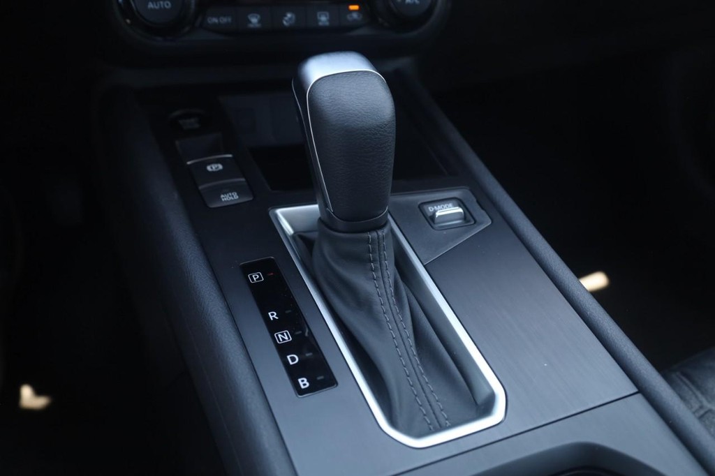 Nissan Kicks Vehicle Full-screen Gallery Image 18