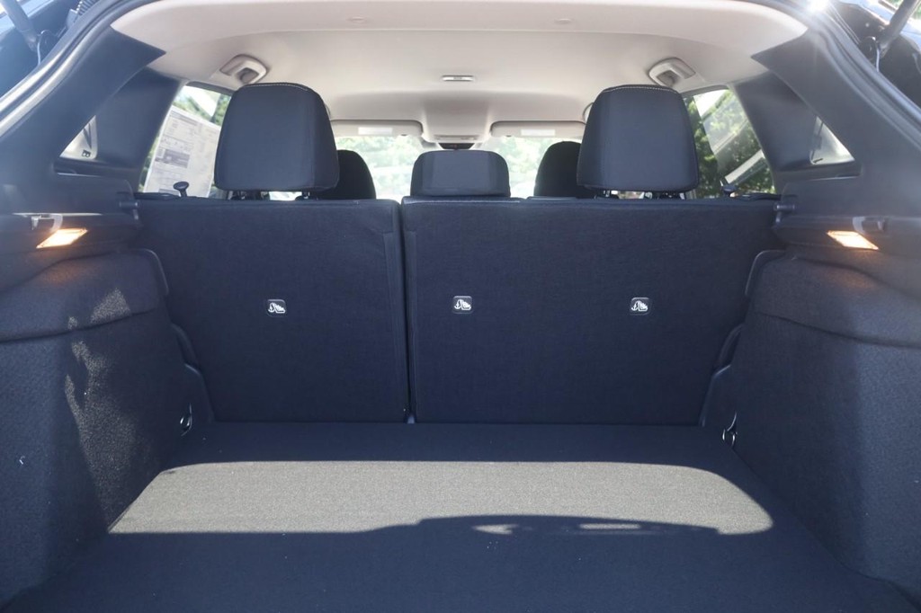 Nissan Kicks Vehicle Full-screen Gallery Image 22