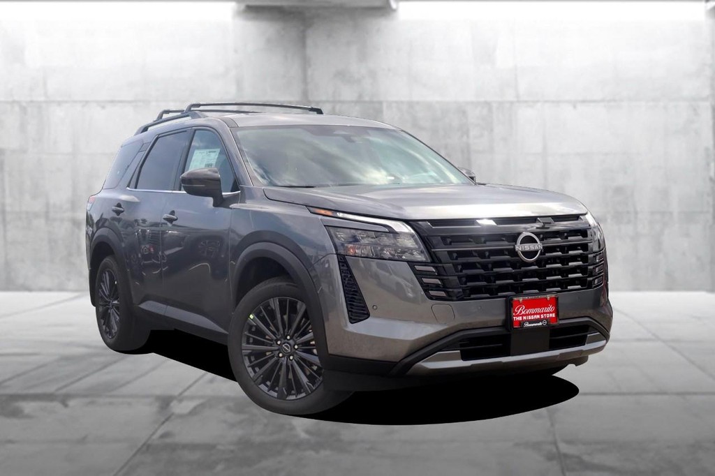 Nissan Pathfinder Vehicle Full-screen Gallery Image 2