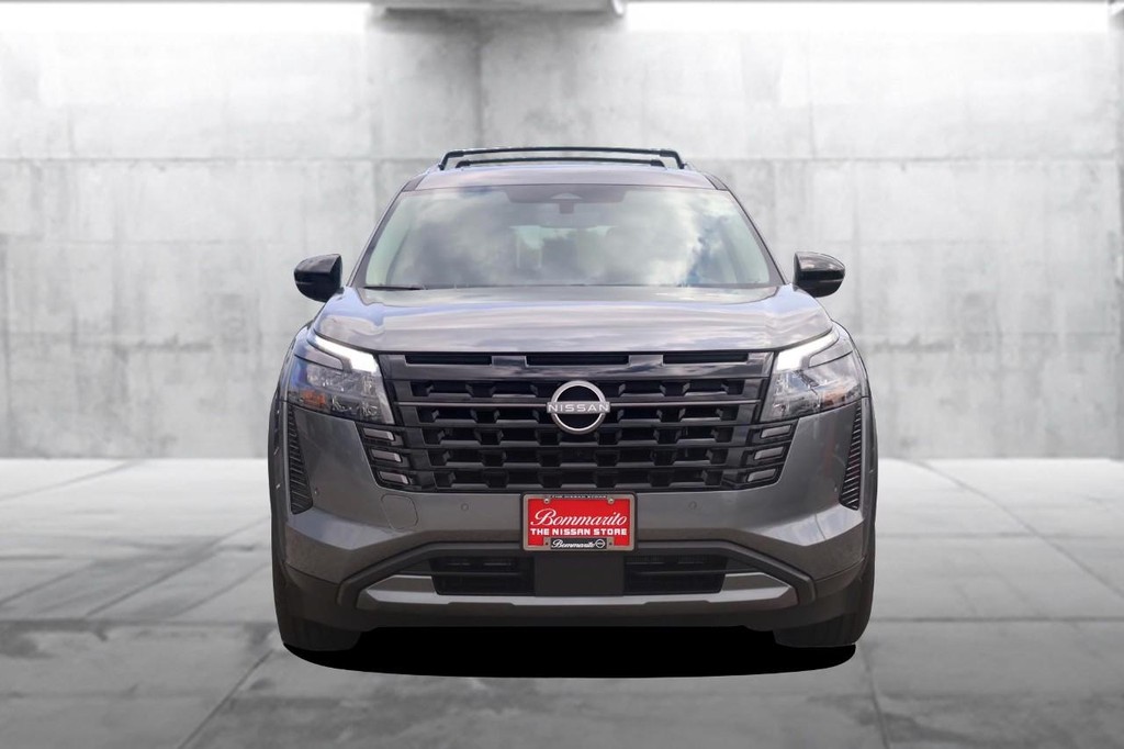 Nissan Pathfinder Vehicle Full-screen Gallery Image 4