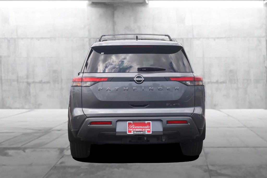 Nissan Pathfinder Vehicle Full-screen Gallery Image 6