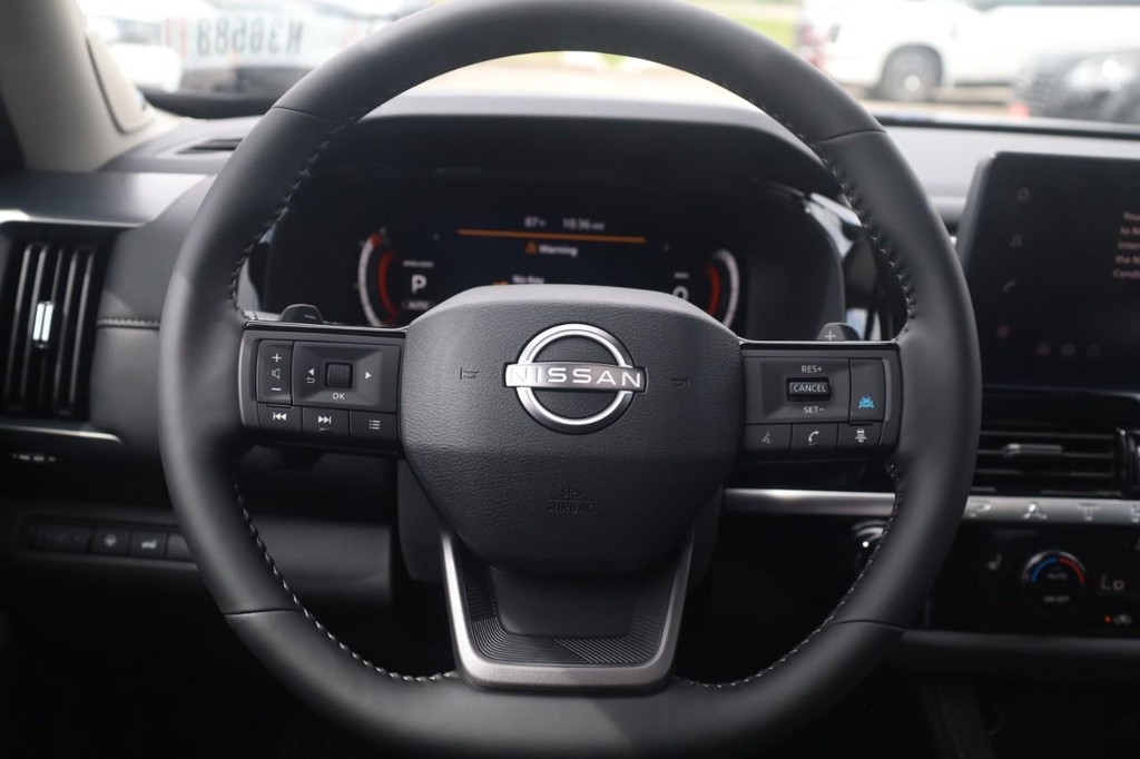 Nissan Pathfinder Vehicle Full-screen Gallery Image 8