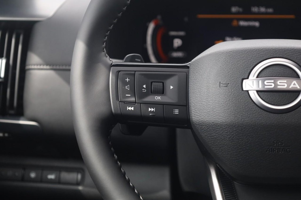 Nissan Pathfinder Vehicle Full-screen Gallery Image 10