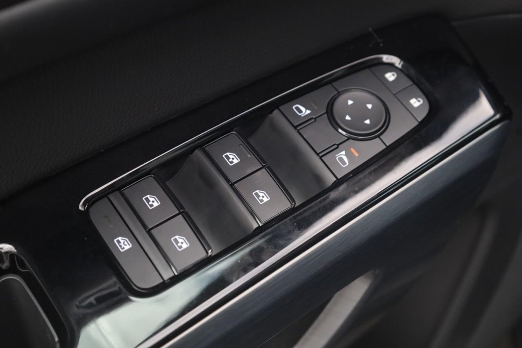 Nissan Pathfinder Vehicle Full-screen Gallery Image 11