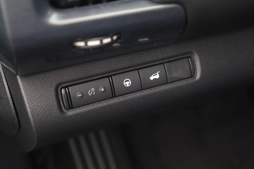 Nissan Pathfinder Vehicle Full-screen Gallery Image 12