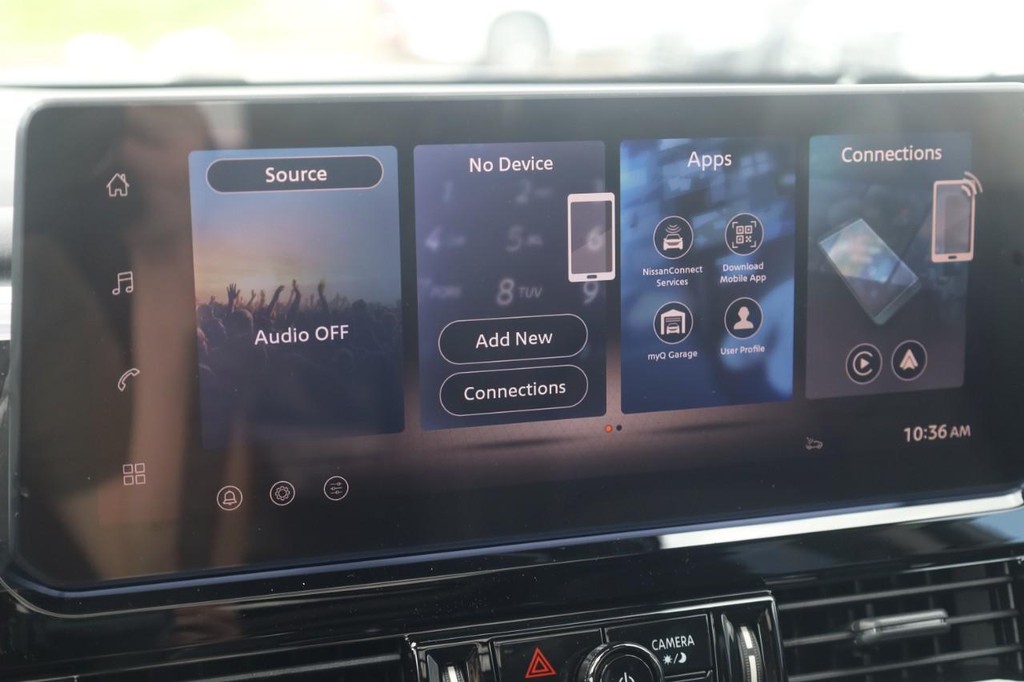 Nissan Pathfinder Vehicle Full-screen Gallery Image 14