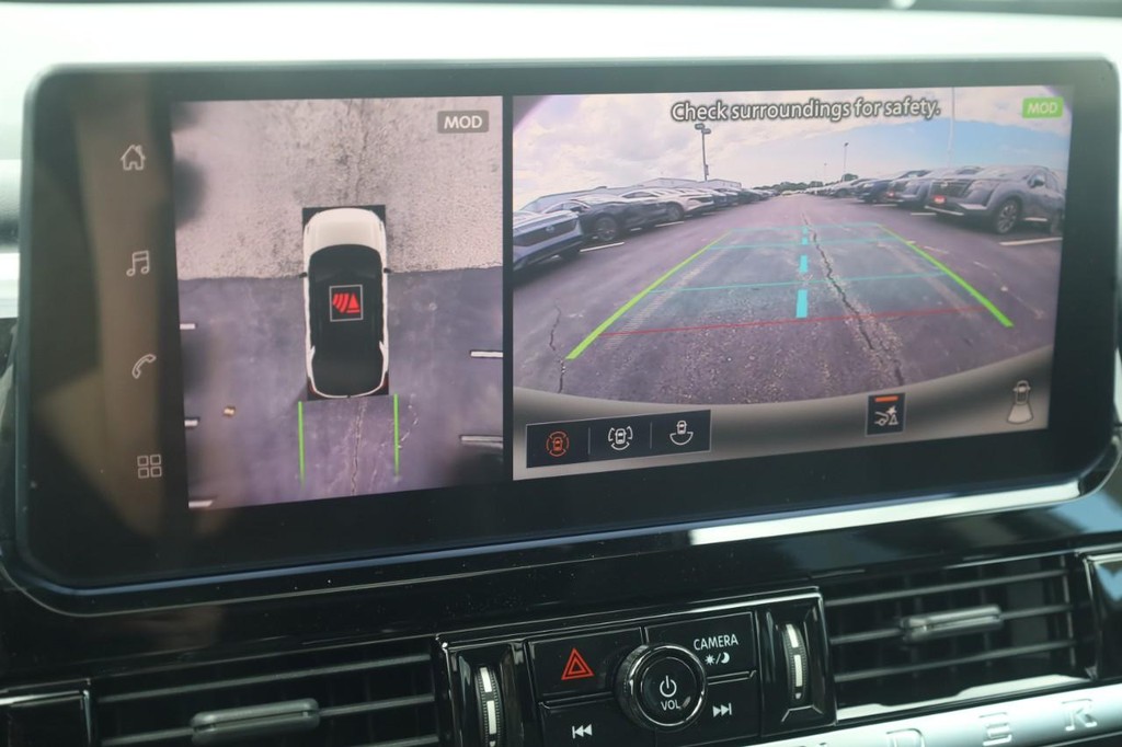 Nissan Pathfinder Vehicle Full-screen Gallery Image 15