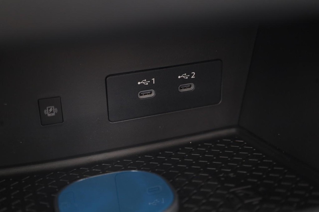 Nissan Pathfinder Vehicle Full-screen Gallery Image 17