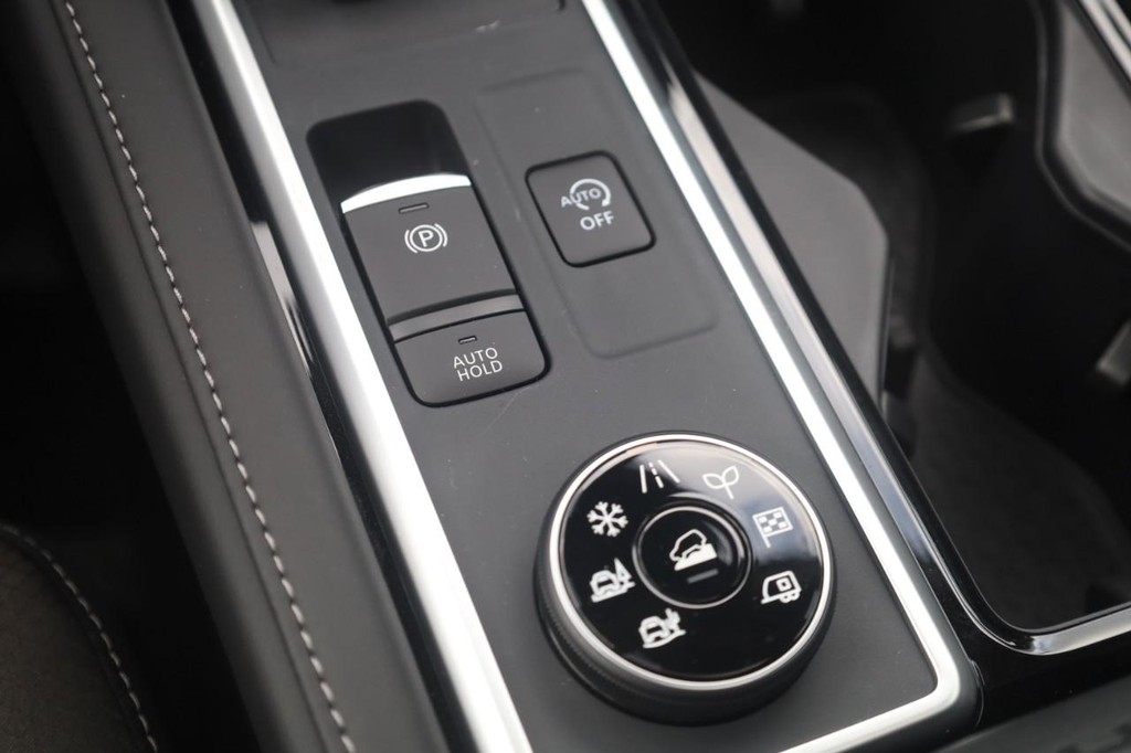 Nissan Pathfinder Vehicle Full-screen Gallery Image 18