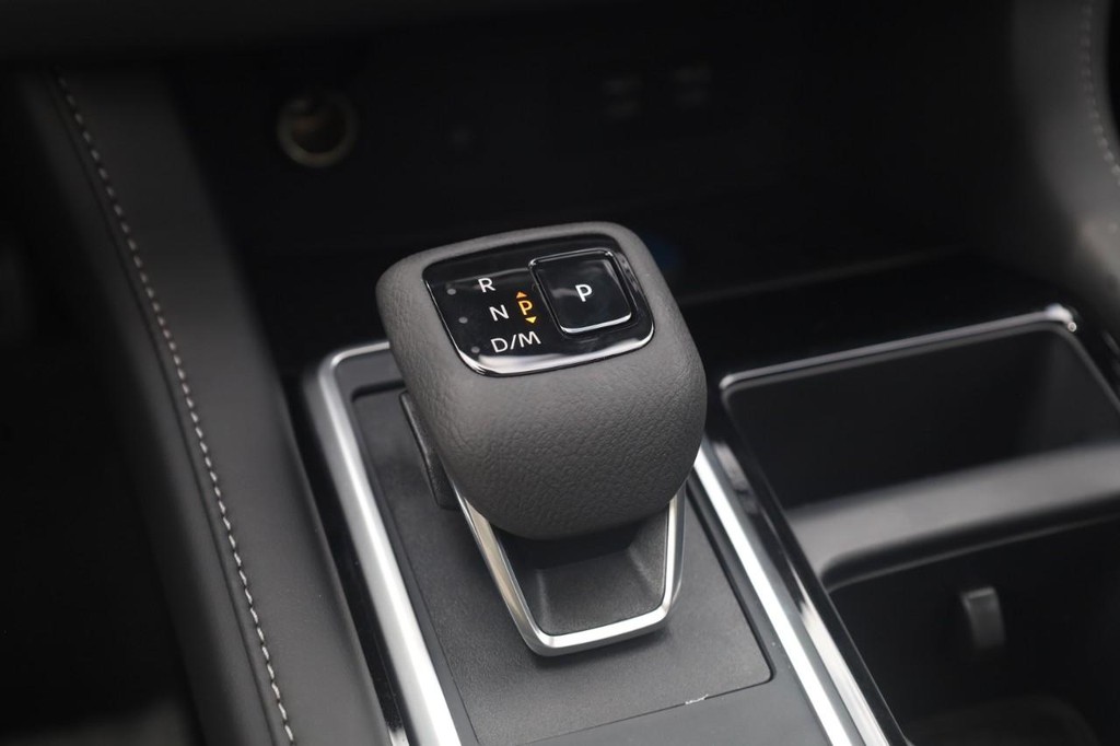 Nissan Pathfinder Vehicle Full-screen Gallery Image 19