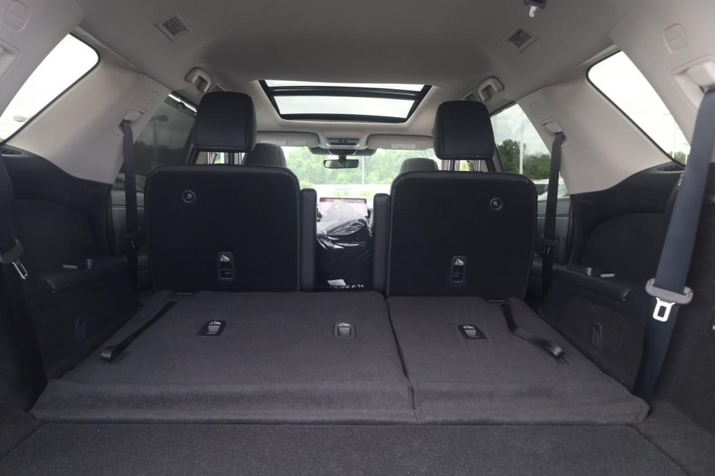 Nissan Pathfinder Vehicle Full-screen Gallery Image 25