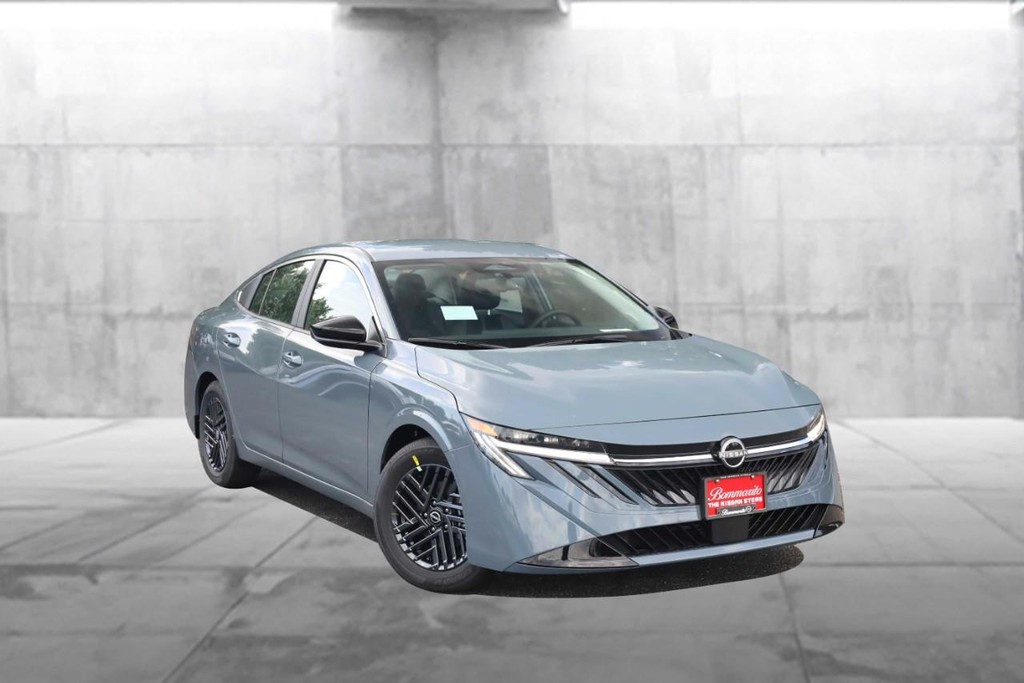 Nissan Sentra Vehicle Full-screen Gallery Image 2