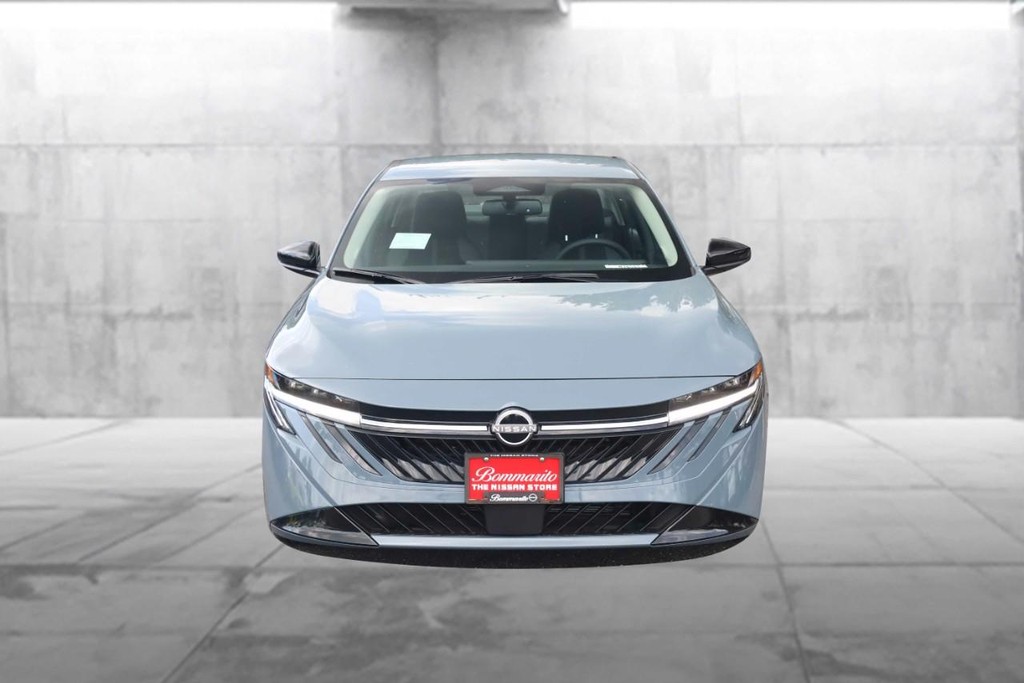 Nissan Sentra Vehicle Full-screen Gallery Image 4