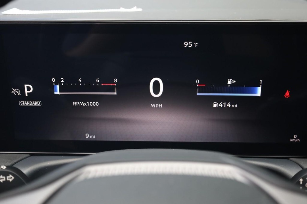 Nissan Sentra Vehicle Full-screen Gallery Image 10