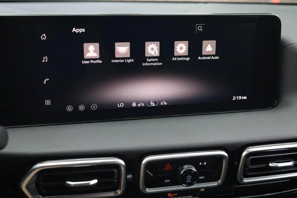Nissan Sentra Vehicle Full-screen Gallery Image 11