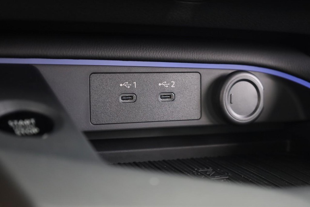 Nissan Sentra Vehicle Full-screen Gallery Image 14