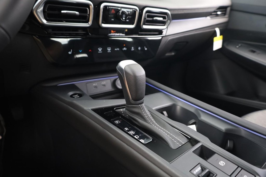 Nissan Sentra Vehicle Full-screen Gallery Image 15