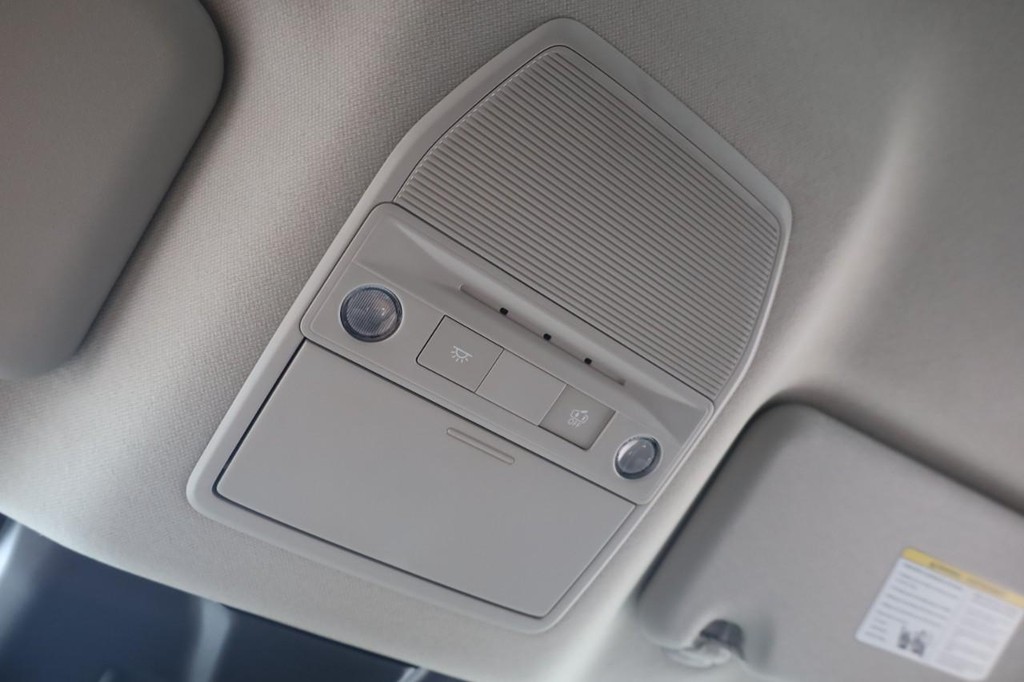 Nissan Sentra Vehicle Full-screen Gallery Image 16