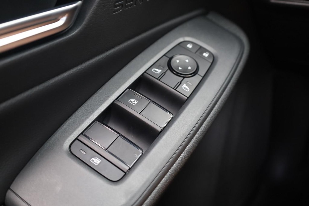 Nissan Sentra Vehicle Full-screen Gallery Image 17