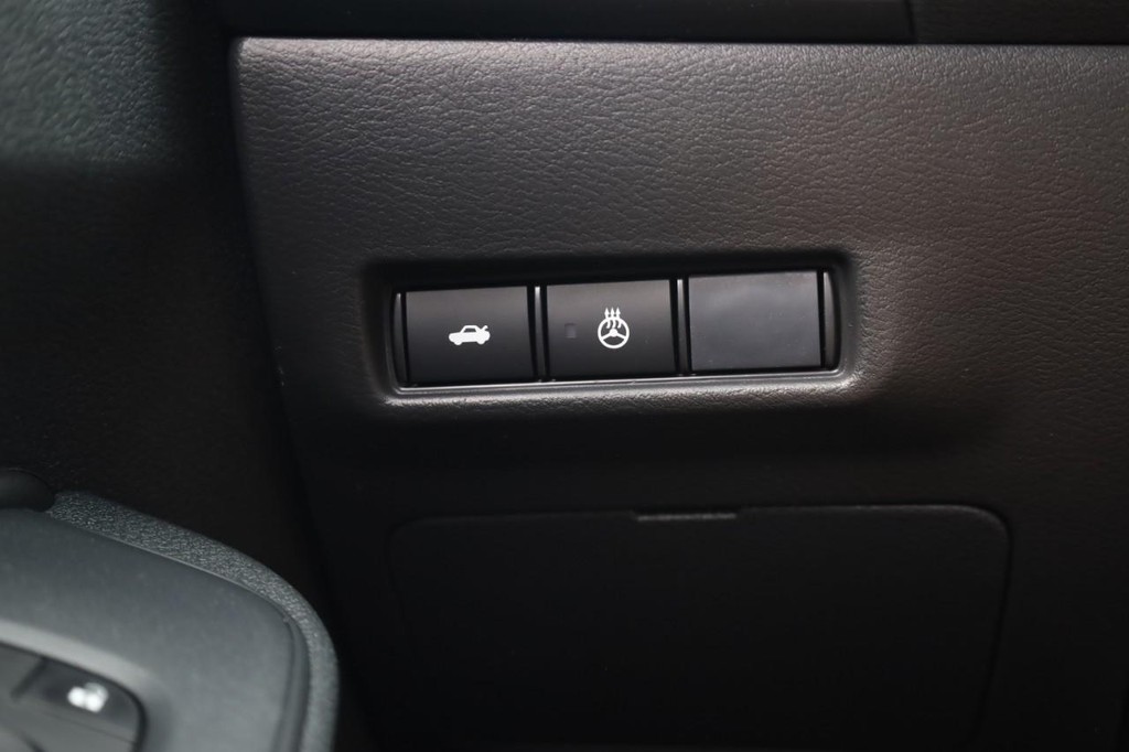 Nissan Sentra Vehicle Full-screen Gallery Image 18