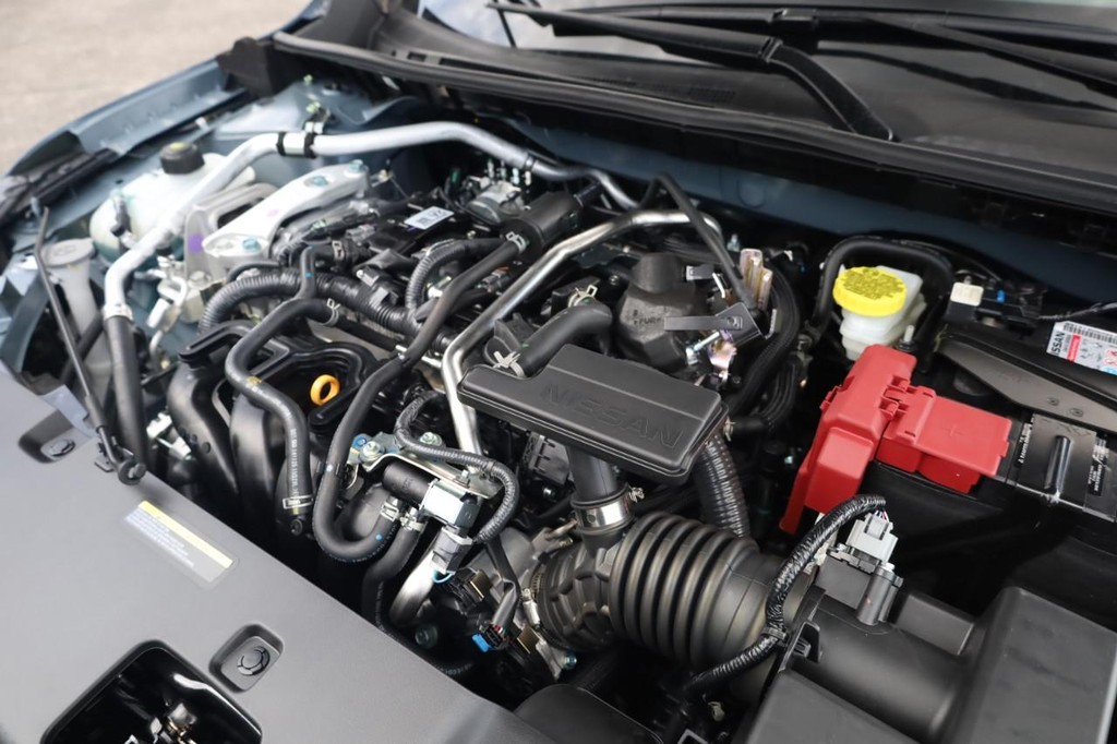 Nissan Sentra Vehicle Full-screen Gallery Image 24