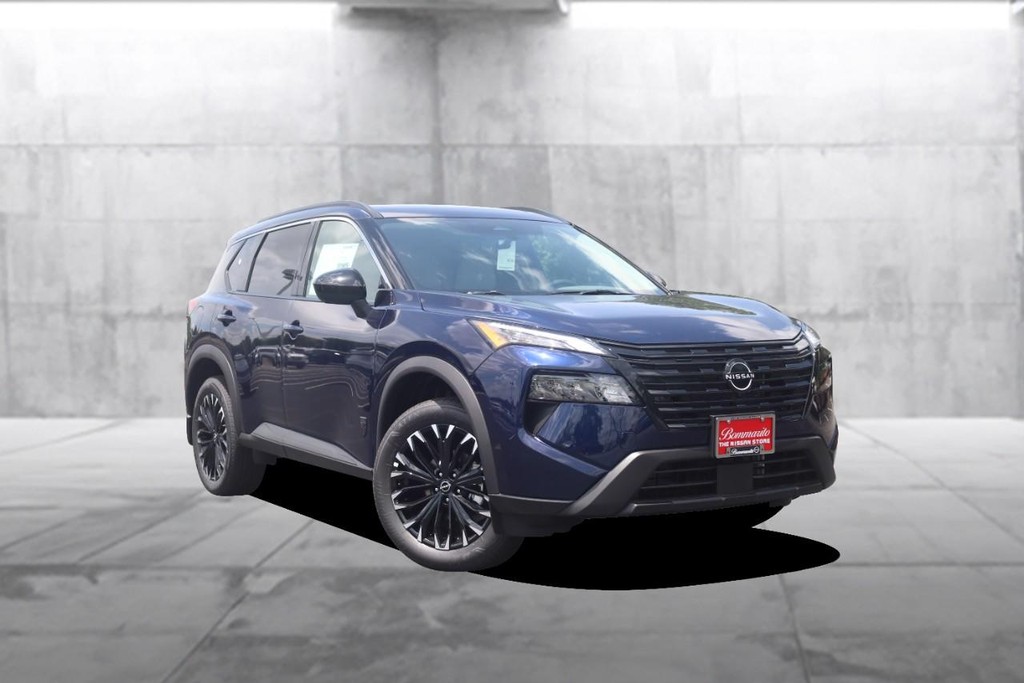 Nissan Rogue Vehicle Full-screen Gallery Image 2