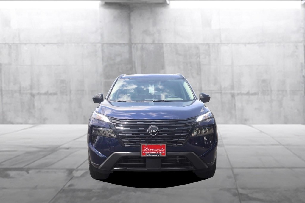 Nissan Rogue Vehicle Full-screen Gallery Image 4